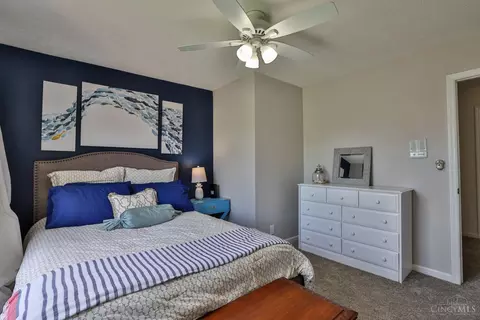 Bedroom - 981 Arborrun Dr, Cincinnati, OH 45233 photo 6 of 10