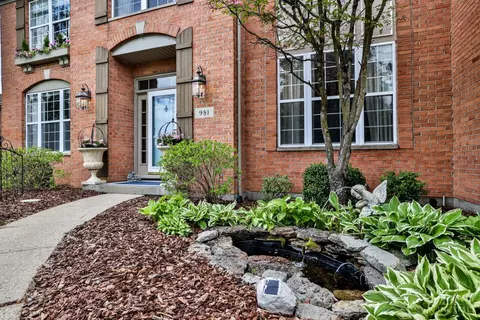 Exterior - 981 Arborrun Dr, Cincinnati, OH 45233 photo 6 of 16