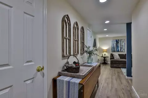 Entry Way - 981 Arborrun Dr, Cincinnati, OH 45233 photo 4 of 4