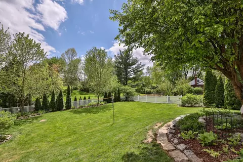 Exterior - 981 Arborrun Dr, Cincinnati, OH 45233 photo 8 of 16