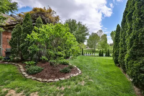 Exterior - 981 Arborrun Dr, Cincinnati, OH 45233 photo 13 of 16
