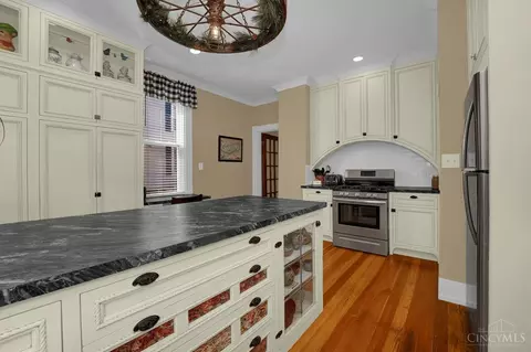 Kitchen - 1306 Bonnell Ave, Reading, OH 45215 photo 2 of 4