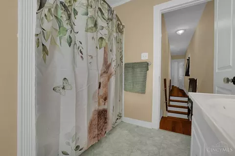 Bath - 1306 Bonnell Ave, Reading, OH 45215 photo 2 of 4