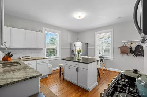 Kitchen - 322 Willow Ave, Glendale, OH 45246 photo 2 of 3