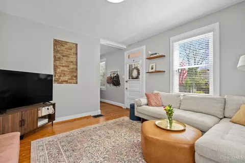 Living - 322 Willow Ave, Glendale, OH 45246 photo 3 of 3