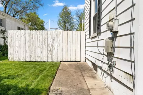 Exterior - 322 Willow Ave, Glendale, OH 45246 photo 9 of 10