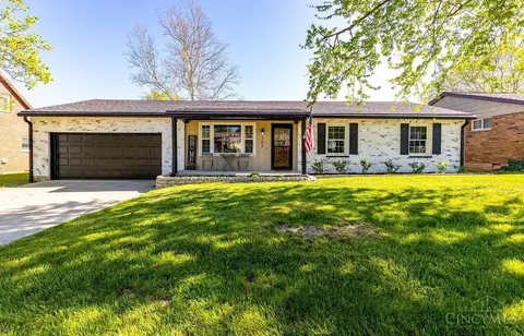 302 Meadowcreek Dr, Lawrenceburg, IN 47025