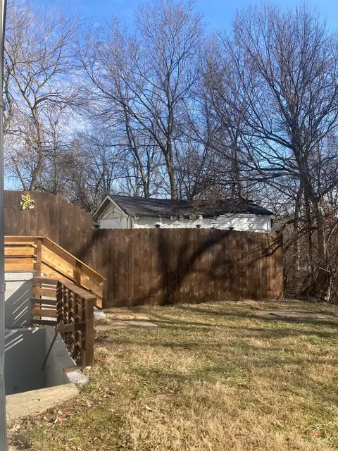 Exterior - 3138 Sunshine Ave, Cincinnati, OH 45211 photo 4 of 6