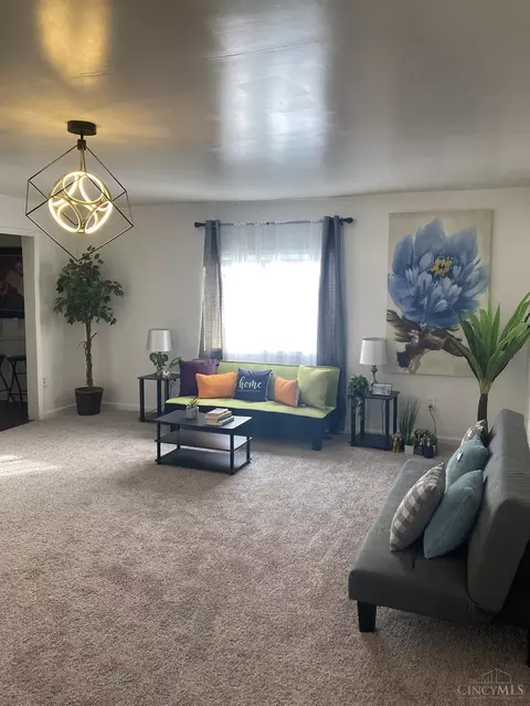 Living - 3138 Sunshine Ave, Cincinnati, OH 45211 photo 1 of 1