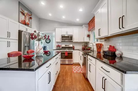 Kitchen - 9059 Foxhunter Ln, Cincinnati, OH 45242 photo 4 of 11