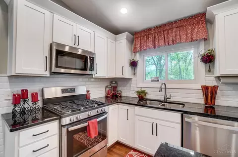 Kitchen - 9059 Foxhunter Ln, Cincinnati, OH 45242 photo 3 of 11