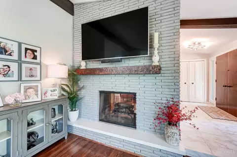 Living - 9059 Foxhunter Ln, Cincinnati, OH 45242 photo 6 of 7