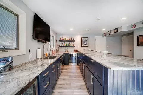 Kitchen - 9059 Foxhunter Ln, Cincinnati, OH 45242 photo 9 of 11