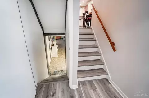 Entry Way - 9059 Foxhunter Ln, Cincinnati, OH 45242 photo 10 of 10