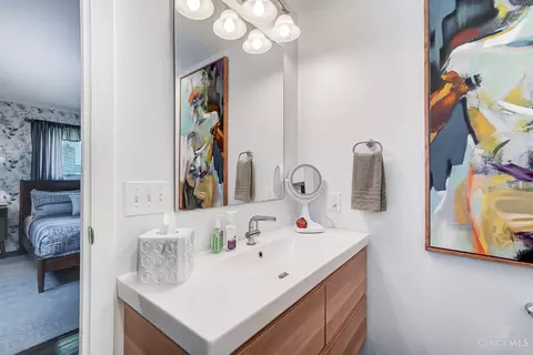 Bath - 9059 Foxhunter Ln, Cincinnati, OH 45242 photo 2 of 7