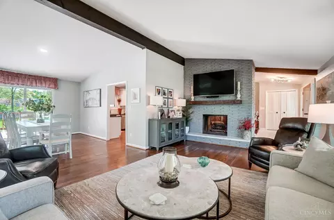Living - 9059 Foxhunter Ln, Cincinnati, OH 45242 photo 5 of 7