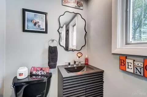 Entry Way - 9059 Foxhunter Ln, Cincinnati, OH 45242 photo 9 of 10