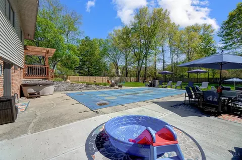 Exterior - 9059 Foxhunter Ln, Cincinnati, OH 45242 photo 14 of 23