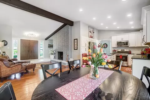 Dining - 9059 Foxhunter Ln, Cincinnati, OH 45242 photo 5 of 6