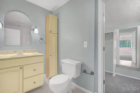 Bath - 554 Maple Ln, Mason, OH 45040 photo 2 of 4