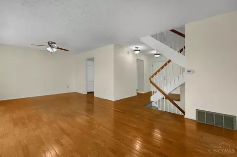 Living - 554 Maple Ln, Mason, OH 45040 photo 1 of 1