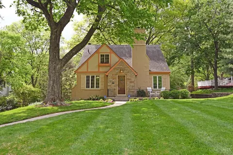 33 Burns Ave, Wyoming, OH 45215