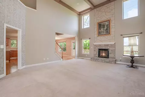 Living - 6258 Eagle Point Dr, Hamilton, OH 45011 photo 3 of 5