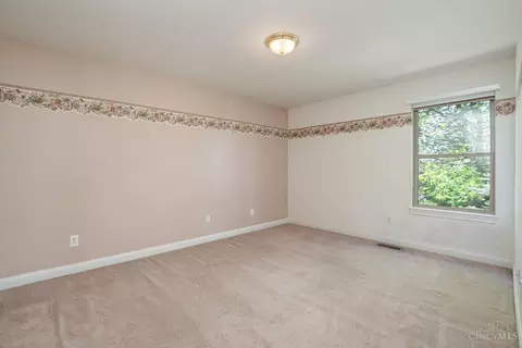 Bedroom - 6258 Eagle Point Dr, Hamilton, OH 45011 photo 3 of 3