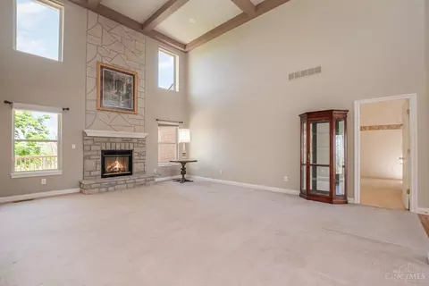 Living - 6258 Eagle Point Dr, Hamilton, OH 45011 photo 2 of 5