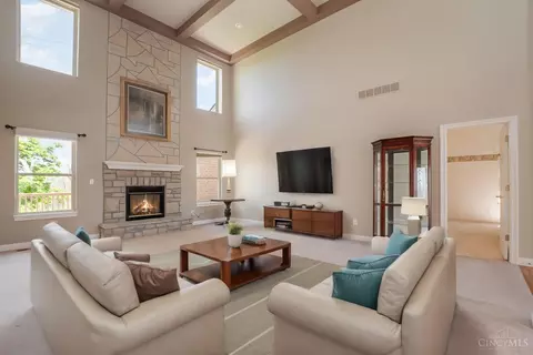 Living - 6258 Eagle Point Dr, Hamilton, OH 45011 photo 1 of 5