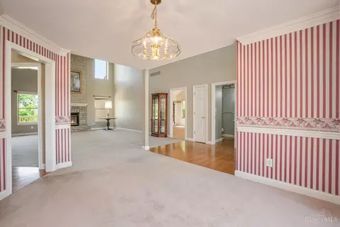 Living - 6258 Eagle Point Dr, Hamilton, OH 45011 photo 5 of 5