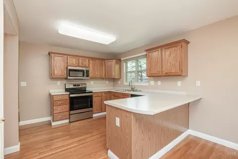 Kitchen - 6258 Eagle Point Dr, Hamilton, OH 45011 photo 1 of 3