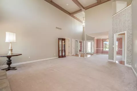 Living - 6258 Eagle Point Dr, Hamilton, OH 45011 photo 4 of 5