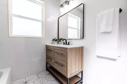 Bath - 2724 Minot Ave, Cincinnati, OH 45209 photo 5 of 5