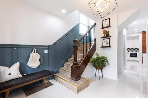 Entry Way - 2724 Minot Ave, Cincinnati, OH 45209 photo 1 of 4