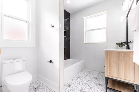 Bath - 2724 Minot Ave, Cincinnati, OH 45209 photo 4 of 5