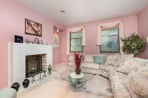 Living - 441 Milton St, Cincinnati, OH 45202 photo 2 of 5