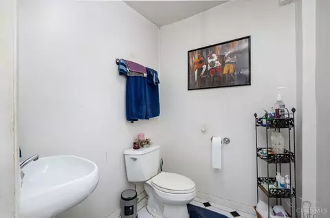 Bath - 441 Milton St, Cincinnati, OH 45202 photo 2 of 3