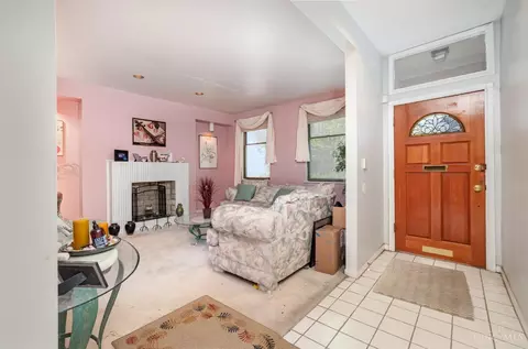 Living - 441 Milton St, Cincinnati, OH 45202 photo 1 of 5