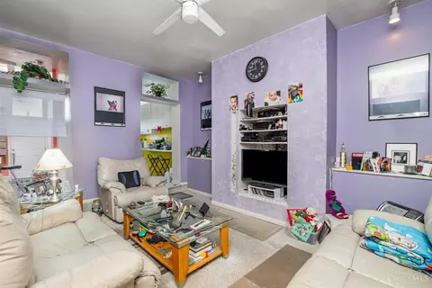 Living - 441 Milton St, Cincinnati, OH 45202 photo 4 of 5
