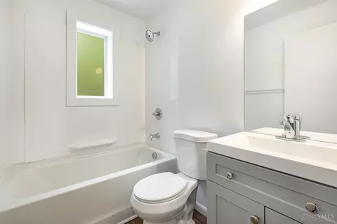 1682 Ashbrook Dr, Cincinnati, OH 45238 photo 8