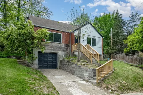 1682 Ashbrook Dr, Cincinnati, OH 45238 photo 2