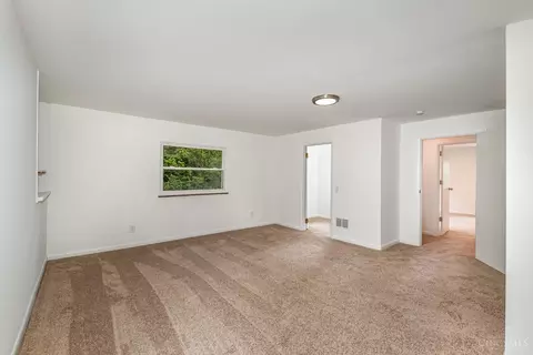 1682 Ashbrook Dr, Cincinnati, OH 45238 photo 9