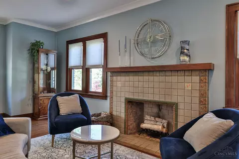 Living - 3303 Lambert Pl, Cincinnati, OH 45208 photo 2 of 6