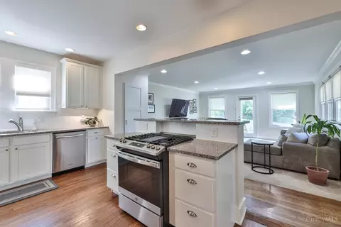 Kitchen - 3303 Lambert Pl, Cincinnati, OH 45208 photo 6 of 7