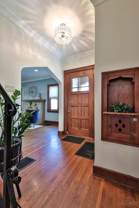 Entry Way - 3303 Lambert Pl, Cincinnati, OH 45208 photo 1 of 3