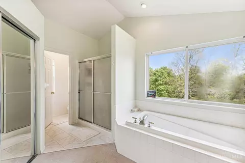 Bath - 6480 Copperleaf Ln, Cincinnati, OH 45230 photo 2 of 5