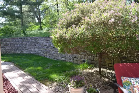 Exterior - 861 Eaglesknoll Ct, Cincinnati, OH 45230 photo 8 of 10
