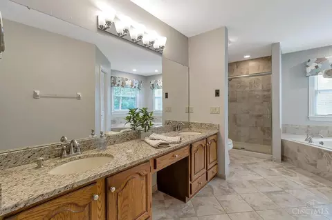Bath - 861 Eaglesknoll Ct, Cincinnati, OH 45230 photo 2 of 6