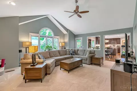 Living - 861 Eaglesknoll Ct, Cincinnati, OH 45230 photo 3 of 4